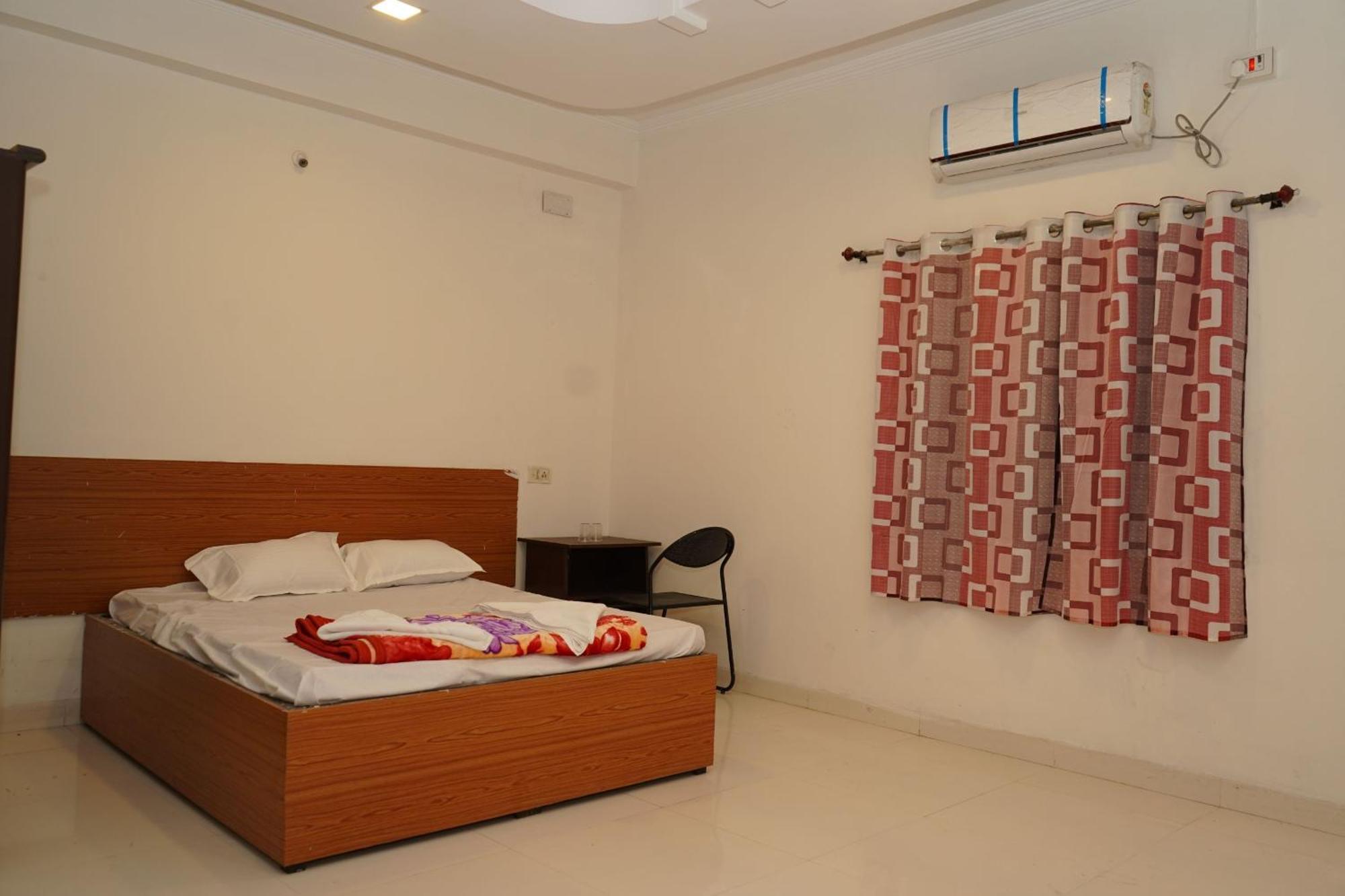 Hotel Chaitanya Lodging Supe Екстер'єр фото